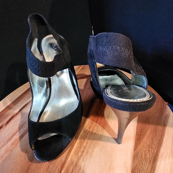 Baker 4 1/2 " heel, 1" platform, open toe, leather upper black suede - Picture 6 of 11